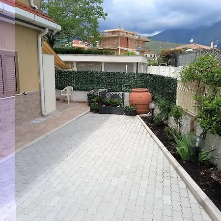 Gasthuis Parco Dei Gerani - Il Monolocale E La - And 3*