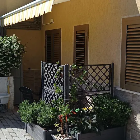 Parco Dei Gerani - Il Monolocale E La - And 3* Formia