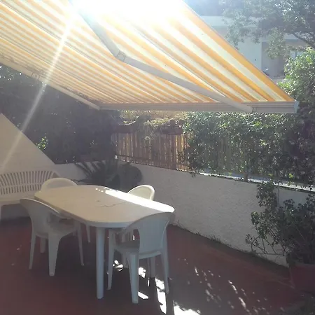 Casa de hóspedes Parco Dei Gerani - Il Monolocale E La - And 3*