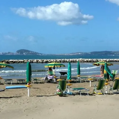 Parco Dei Gerani - Il Monolocale E La - And Casa de hóspedes