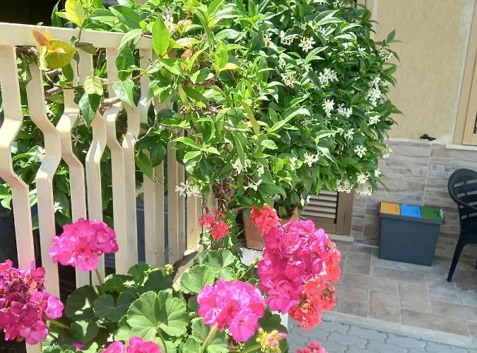 Parco Dei Gerani - Il Monolocale E La - And בית הארחה 3*