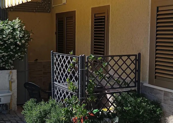 Parco Dei Gerani - Il Monolocale E La - And 3* פורמיה