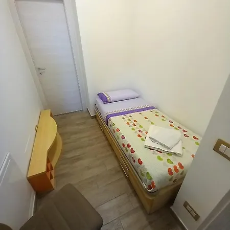 Parco Dei Gerani - Il Monolocale E La - And Guest house