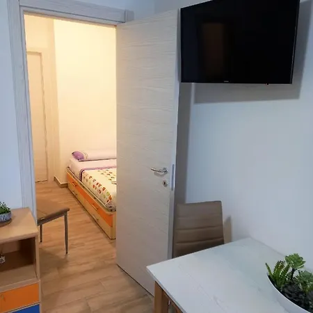 Parco Dei Gerani - Il Monolocale E La - And Guest house